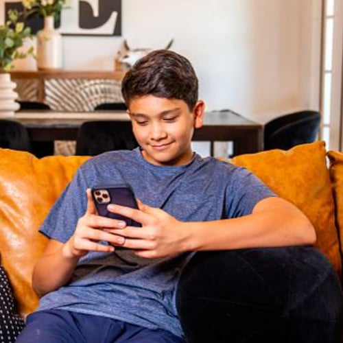 Kid-looking-at-phone-app