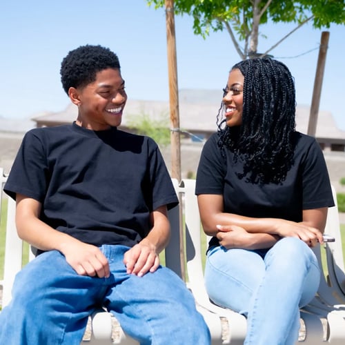 two-teens-hanging-out