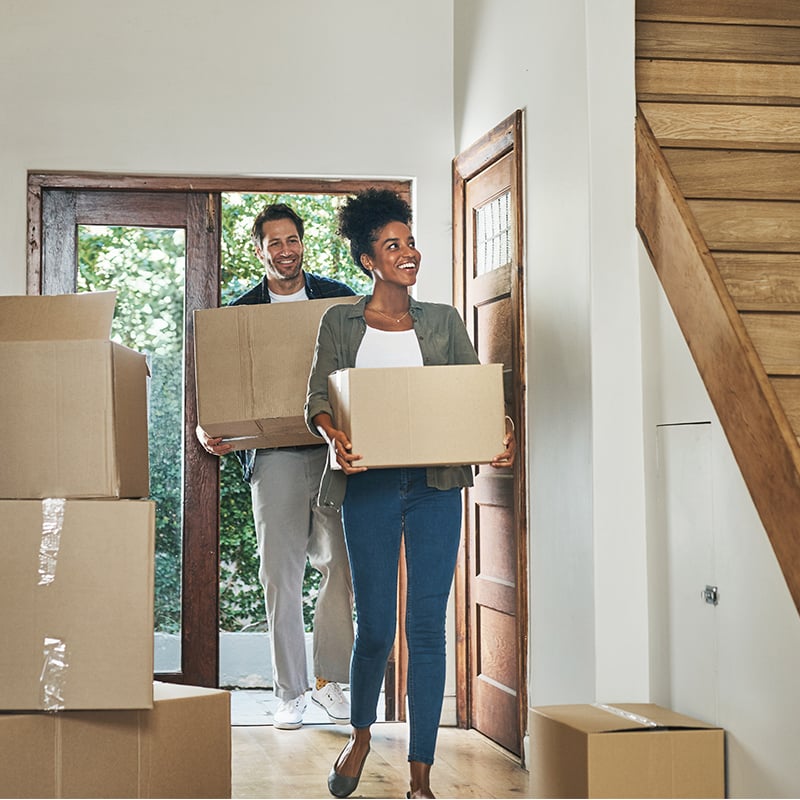 couple-moving-into-home